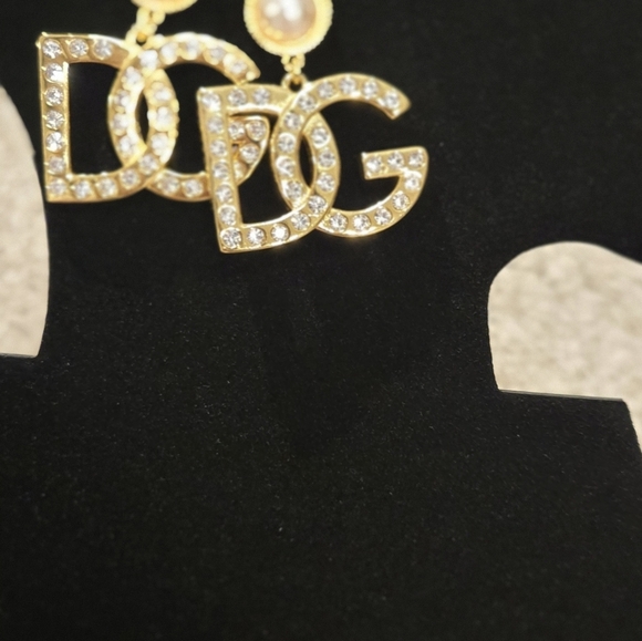 D&G 18kgp Elegant Gold and Pearl Earrings - Picture 7 of 9